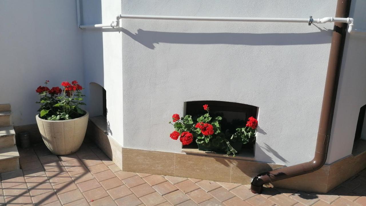 Ana Boutique Bed & Breakfast Алба Юлия Екстериор снимка
