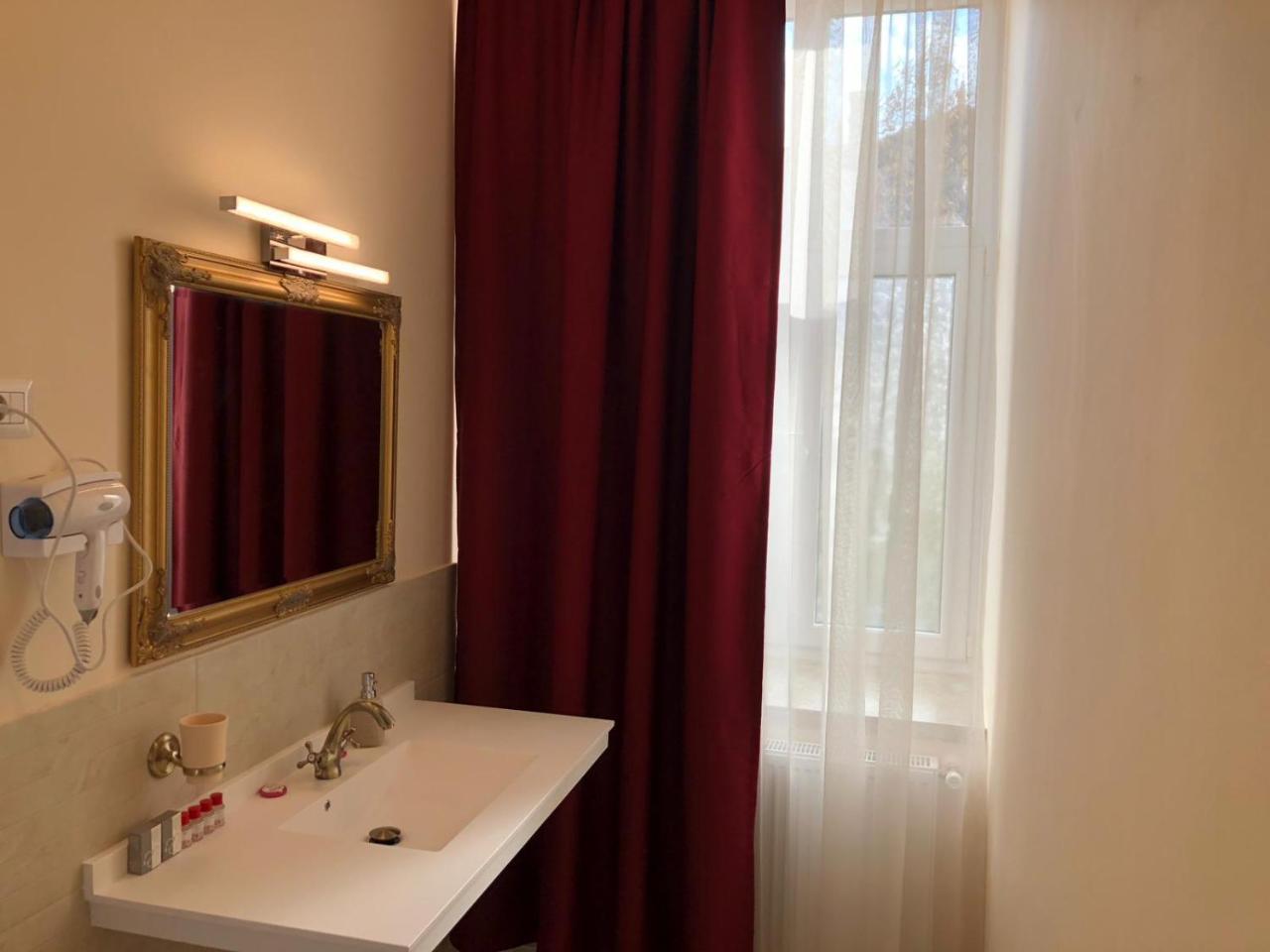 Ana Boutique Bed & Breakfast Алба Юлия Екстериор снимка