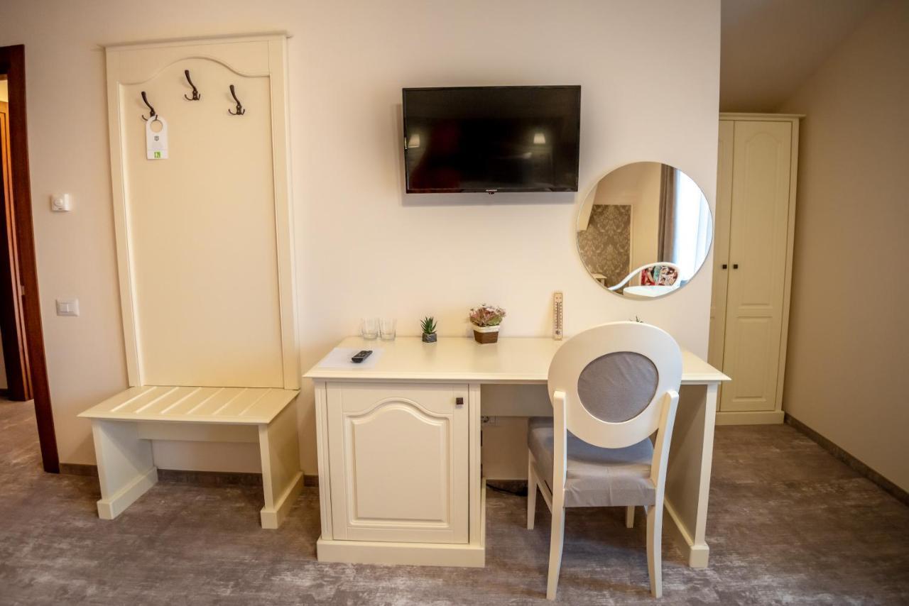 Ana Boutique Bed & Breakfast Алба Юлия Екстериор снимка
