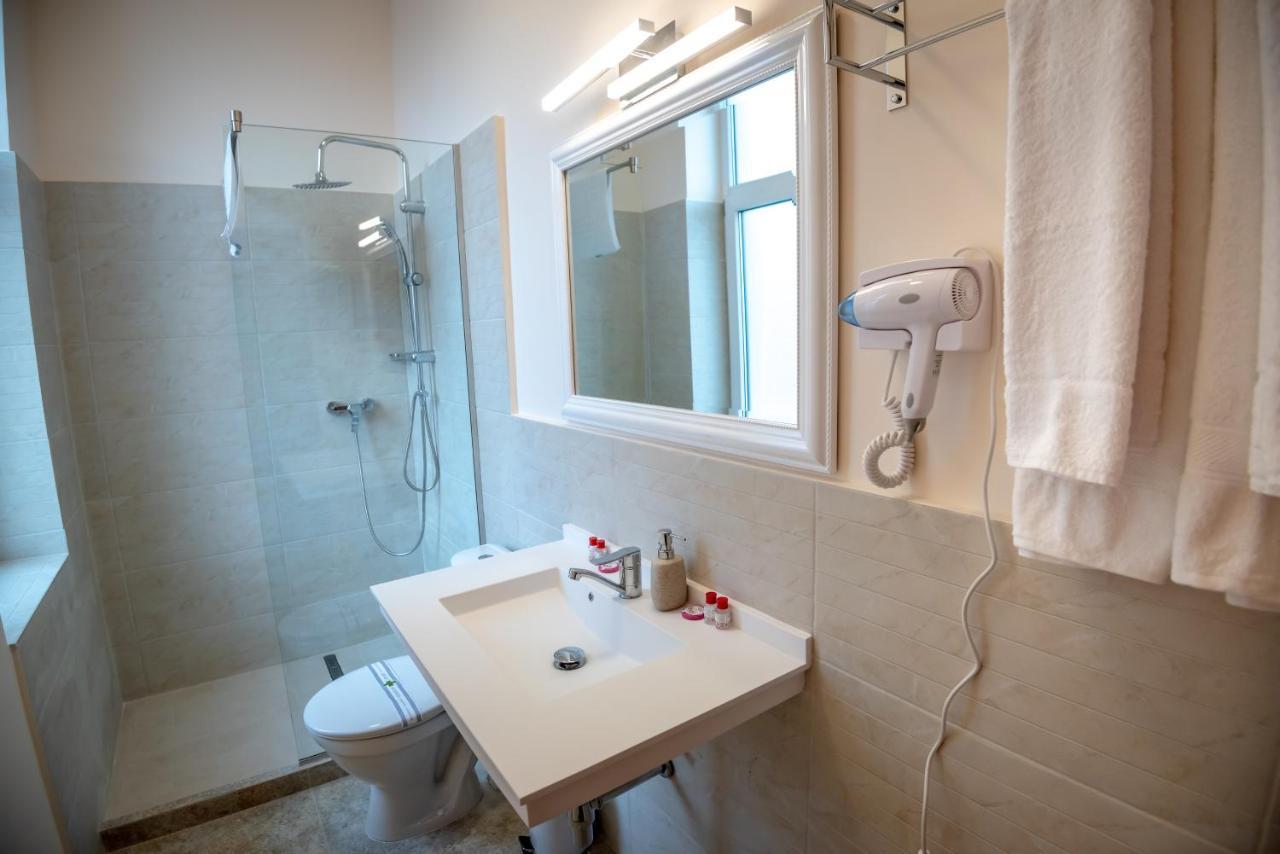 Ana Boutique Bed & Breakfast Алба Юлия Екстериор снимка
