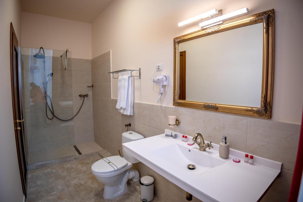 Ana Boutique Bed & Breakfast Алба Юлия Екстериор снимка