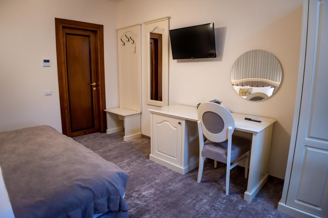 Ana Boutique Bed & Breakfast Алба Юлия Екстериор снимка