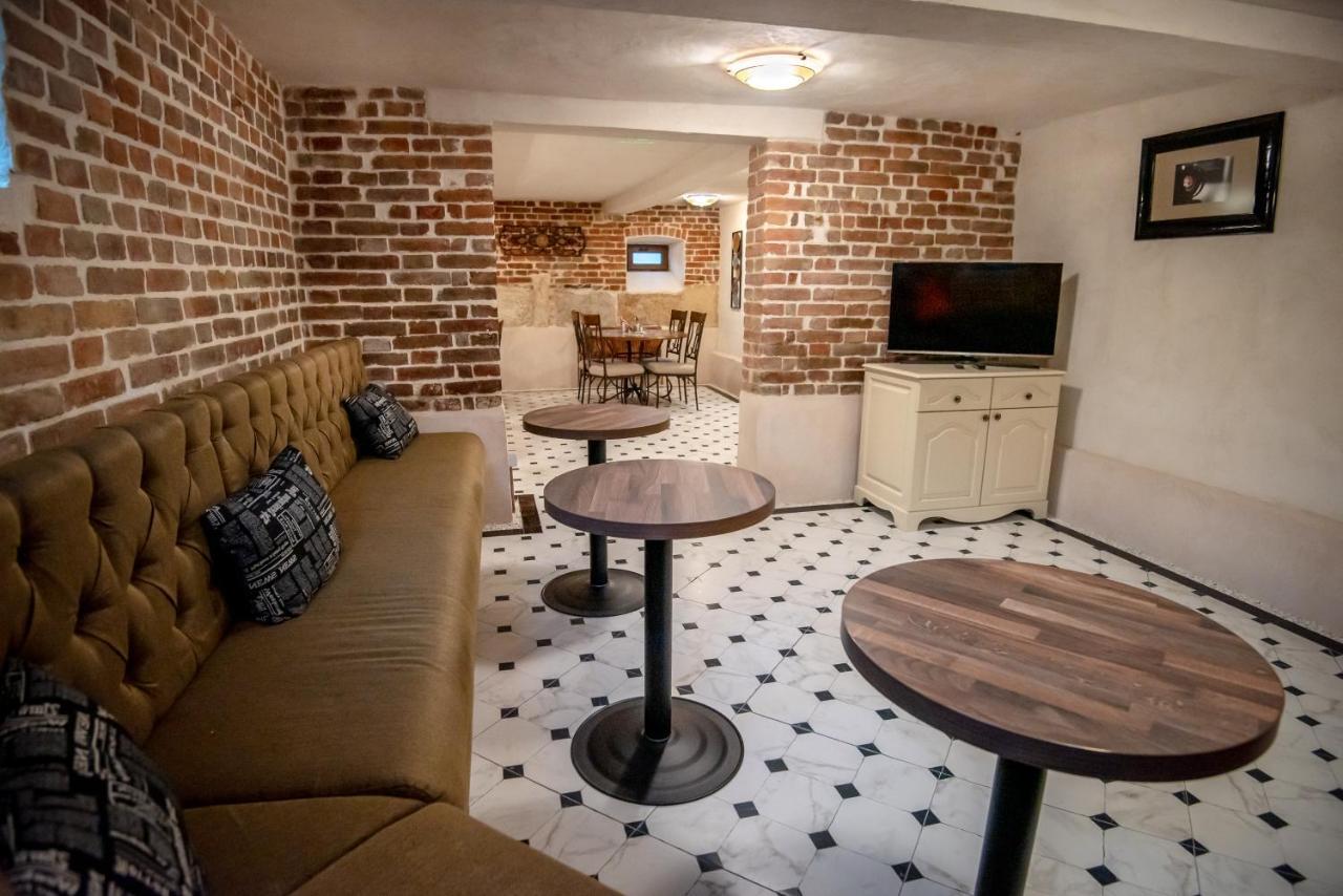 Ana Boutique Bed & Breakfast Алба Юлия Екстериор снимка