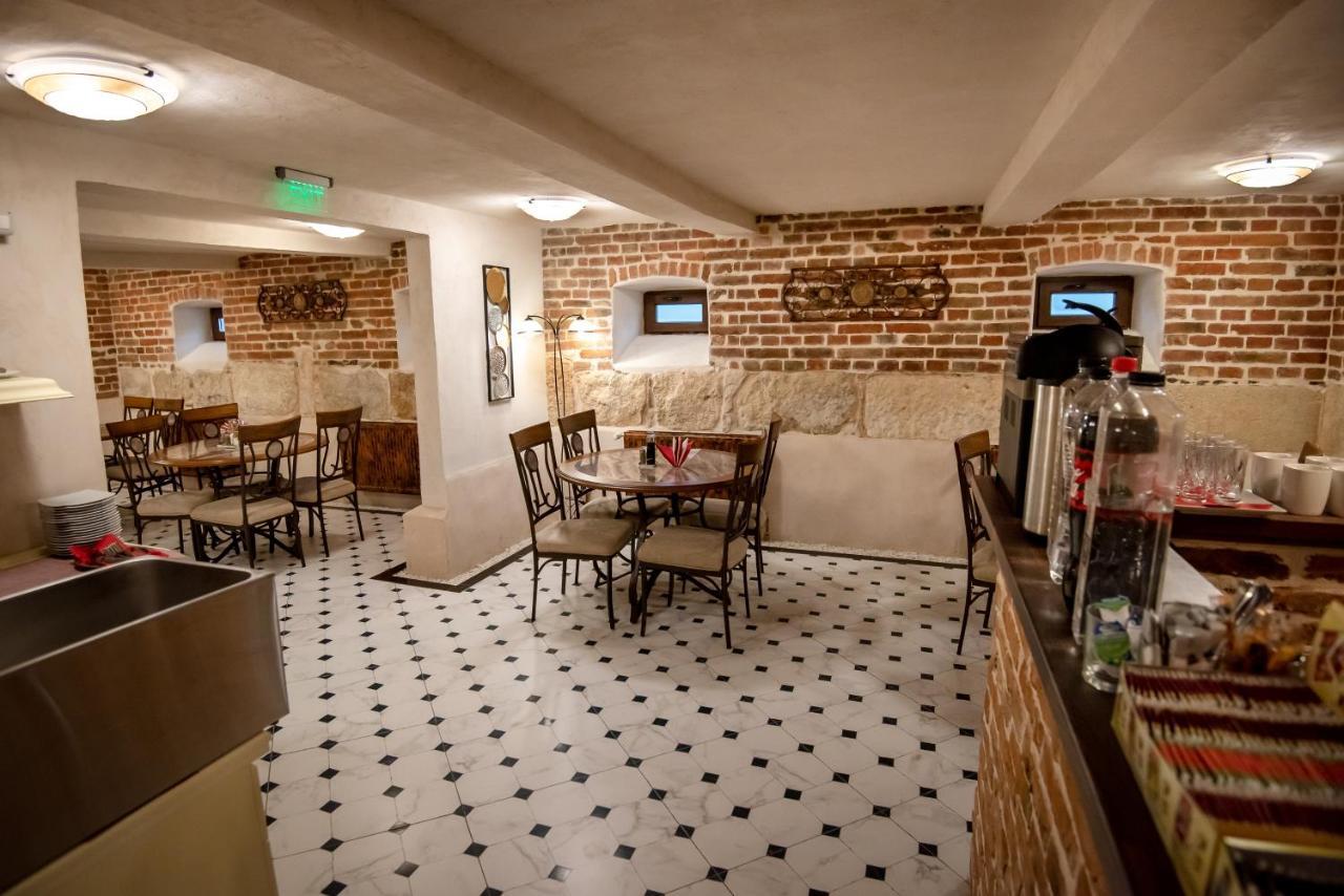 Ana Boutique Bed & Breakfast Алба Юлия Екстериор снимка