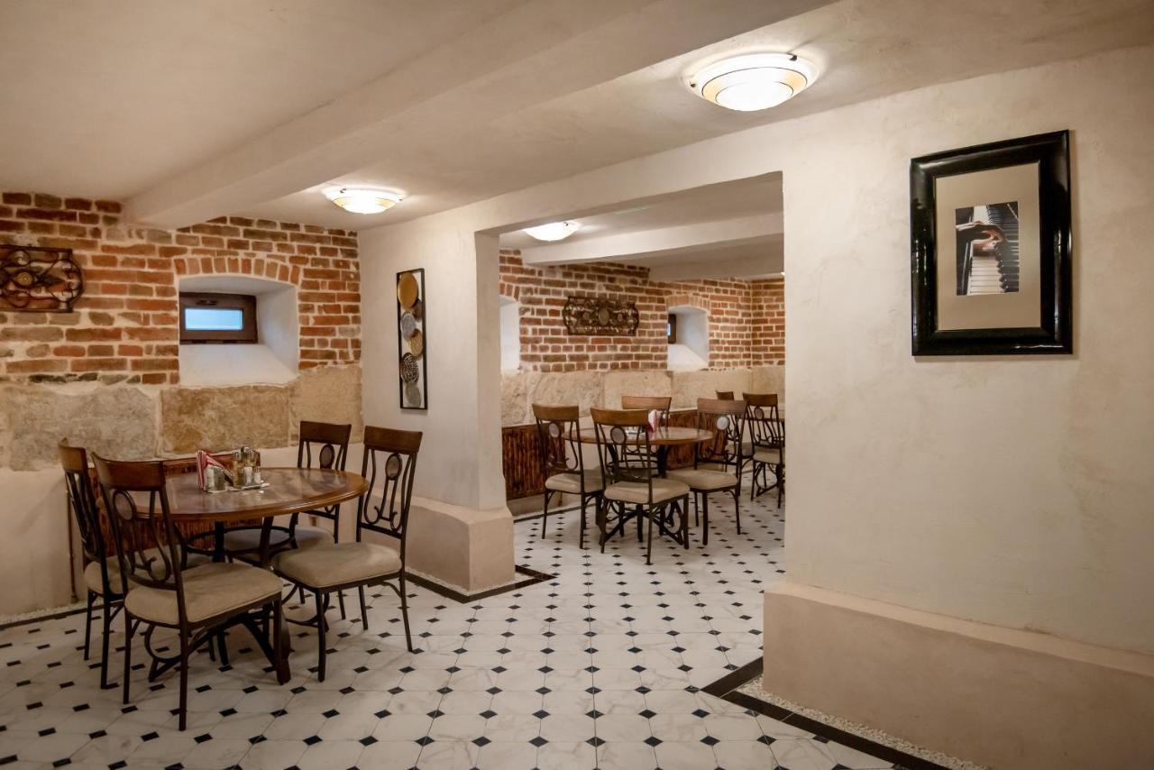 Ana Boutique Bed & Breakfast Алба Юлия Екстериор снимка