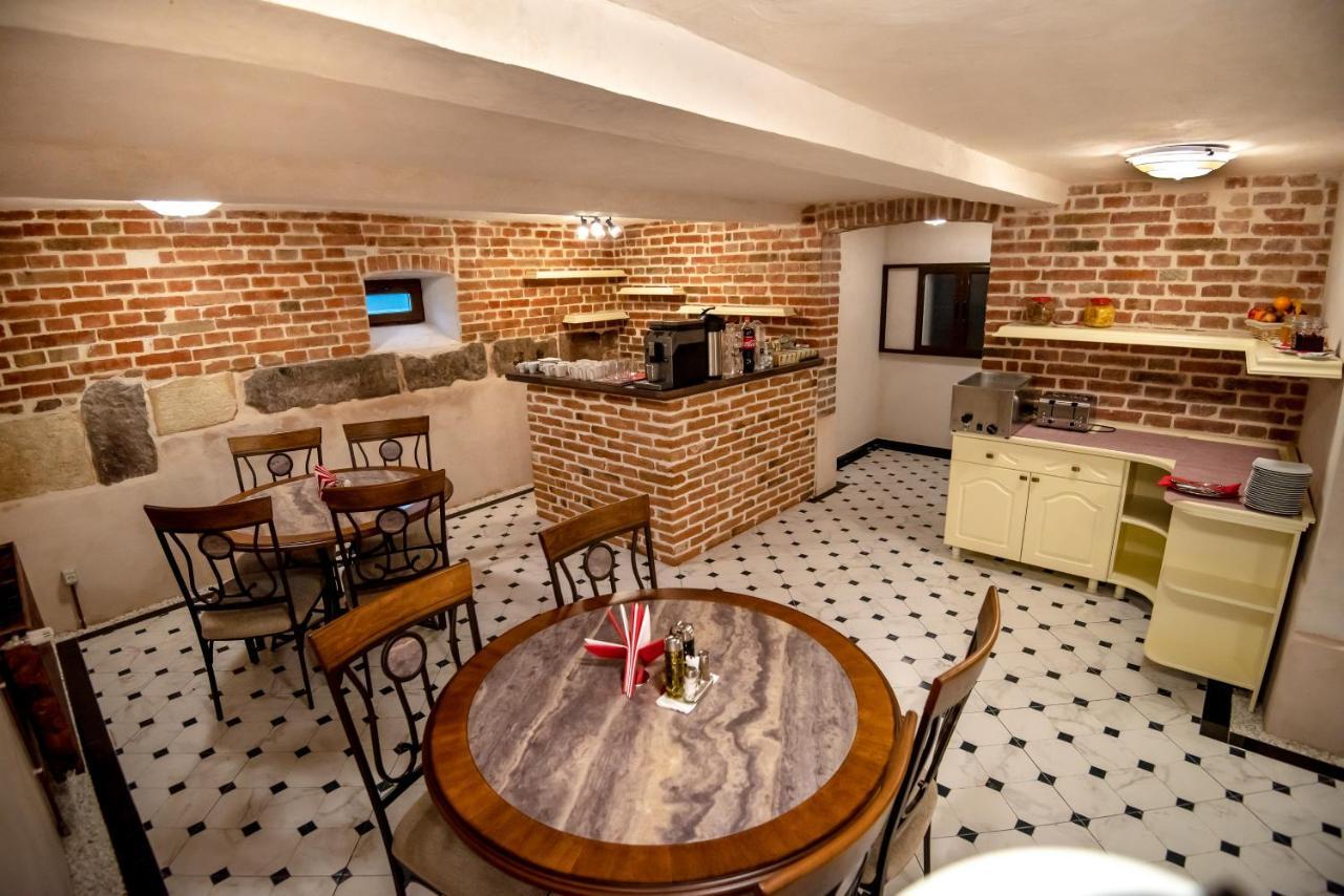 Ana Boutique Bed & Breakfast Алба Юлия Екстериор снимка