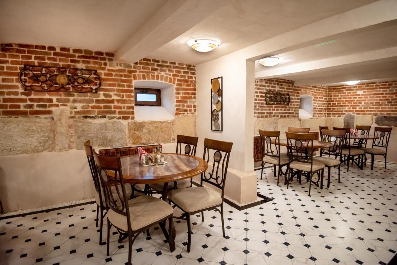 Ana Boutique Bed & Breakfast Алба Юлия Екстериор снимка